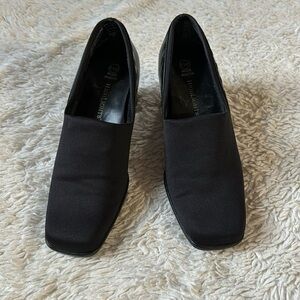 Highlights Women's 6.5 M Black Shoe wide width